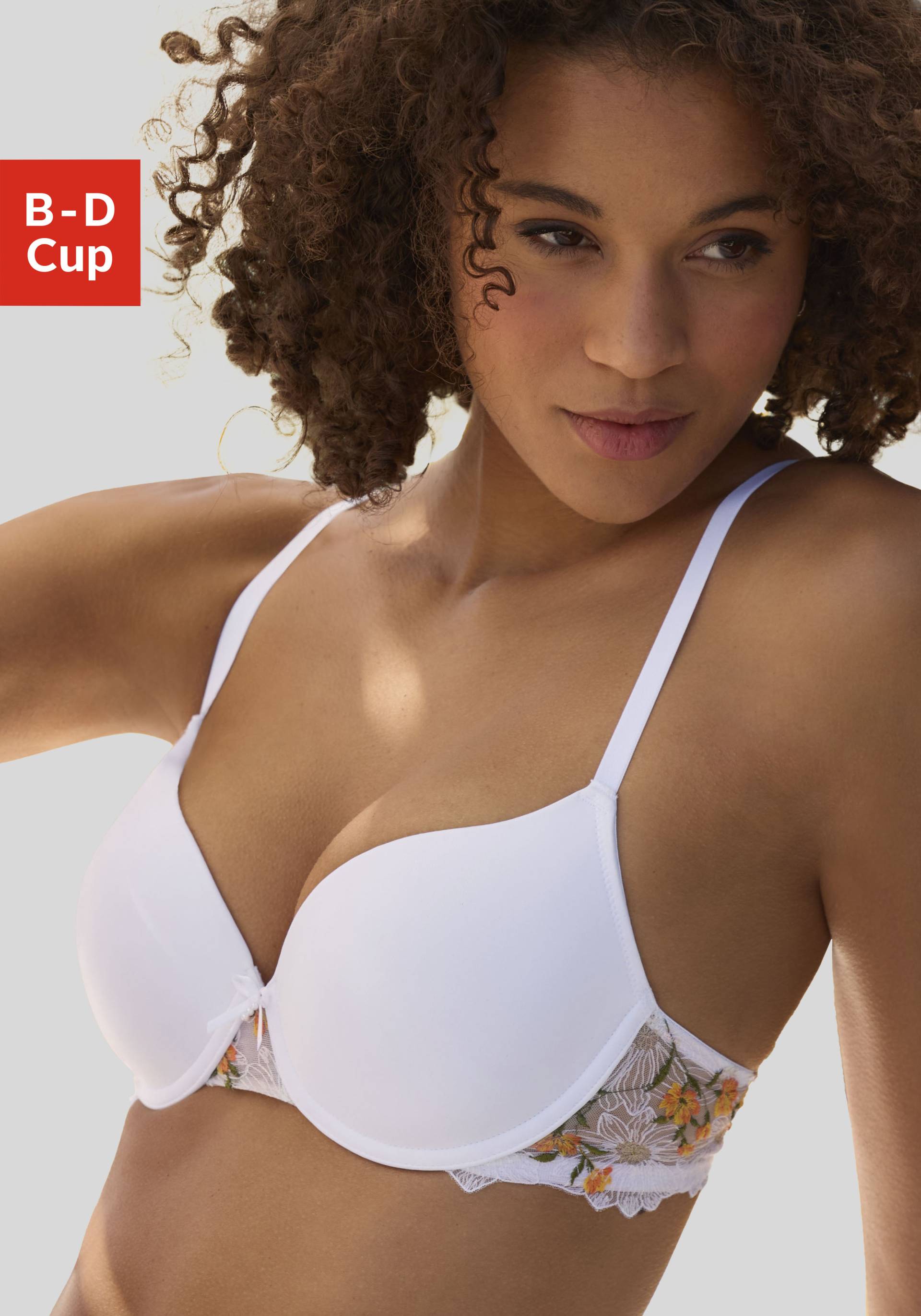 LASCANA Schalen-BH, mit entzückender Rückenpartie aus zarter Stickereispitze, sexy Dessous LASCANA Schalen-BH, mit entzückender Rückenpartie aus zarter Stickereispitze, sexy Dessous von Lascana