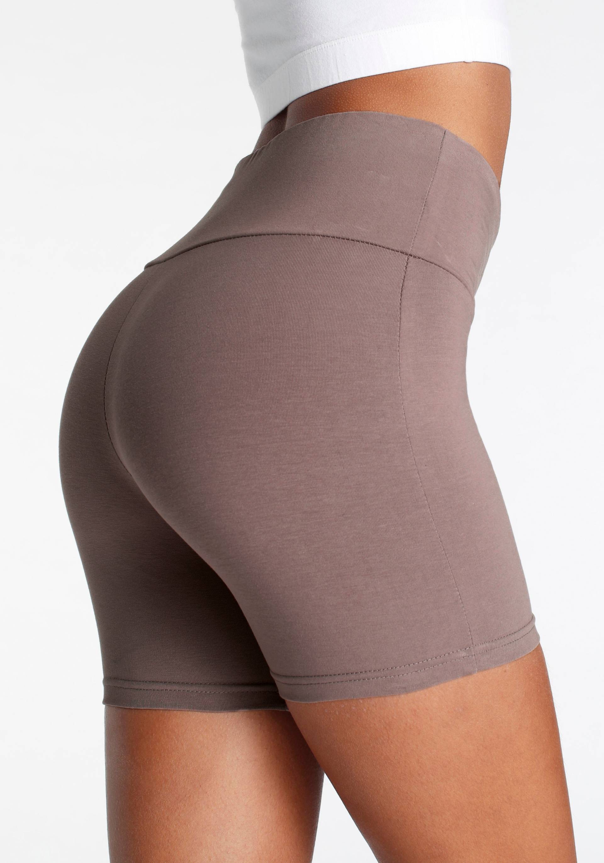 LASCANA Shorts, mit breitem Bündchen und Logodruck, Loungewear LASCANA Shorts, mit breitem Bündchen und Logodruck, Loungewear von Lascana