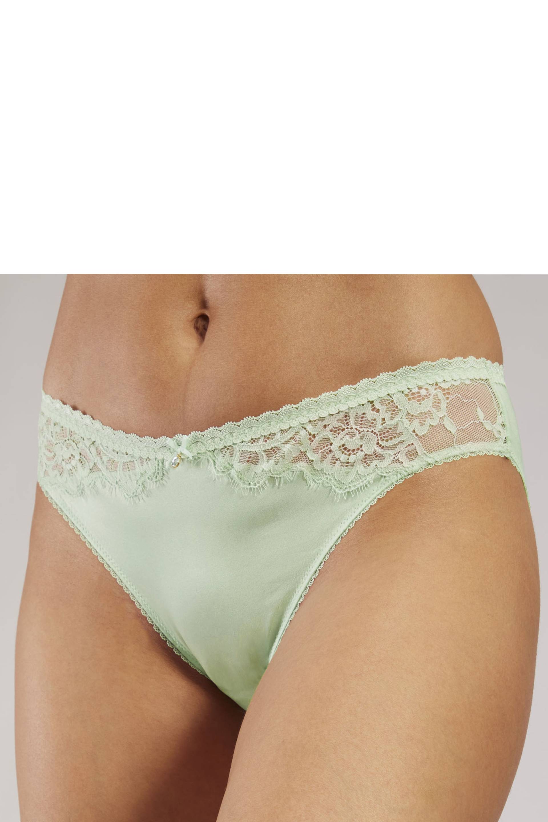 LASCANA Slip »Alana«, aus edler, schimmernder Qualität mit hohem Seidenanteil LASCANA Slip »Alana«, aus edler, schimmernder Qualität mit hohem Seidenanteil von Lascana