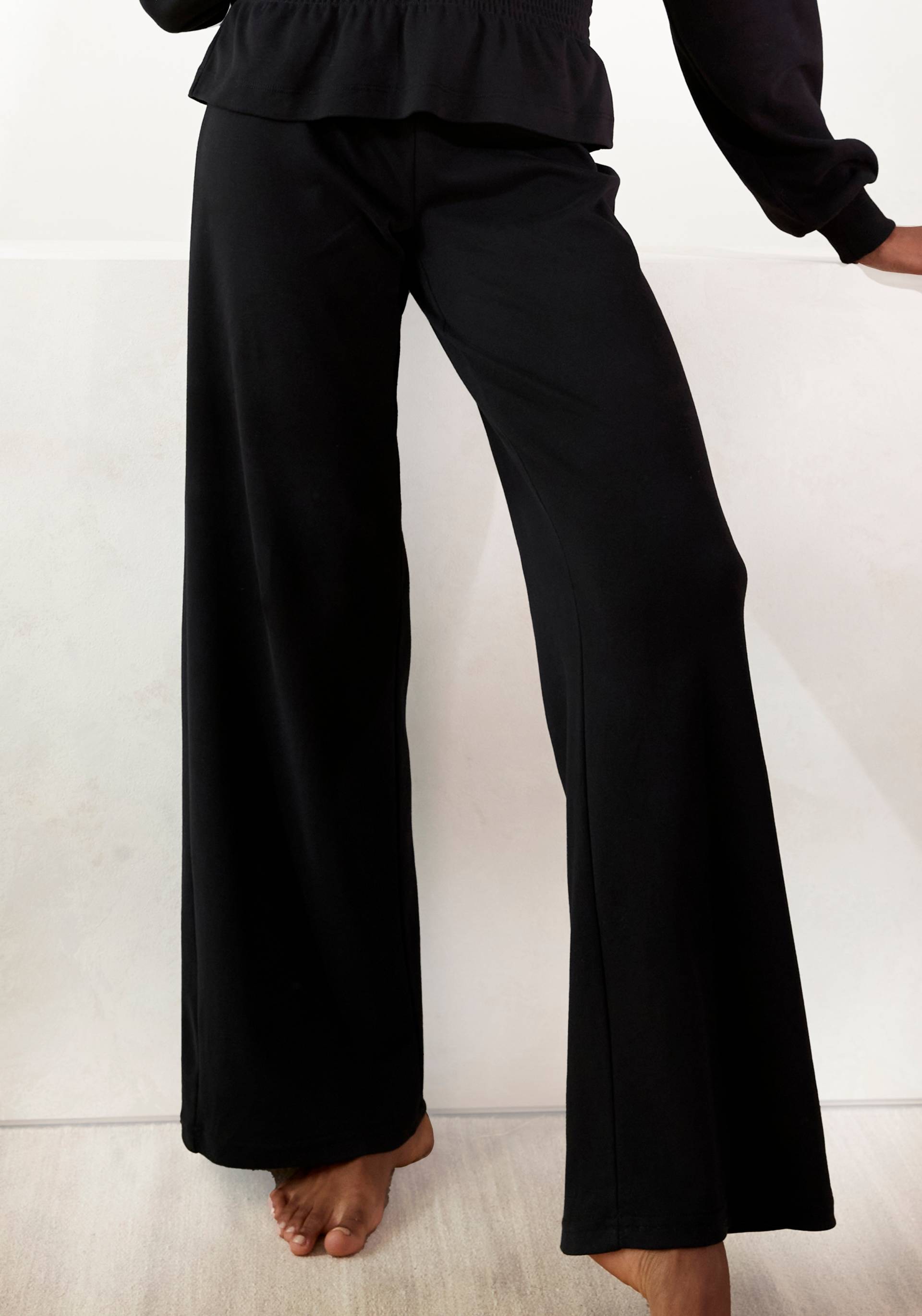 LASCANA Sweathose, mit ausgestelltem Bein, Loungewear LASCANA Sweathose, mit ausgestelltem Bein, Loungewear von Lascana