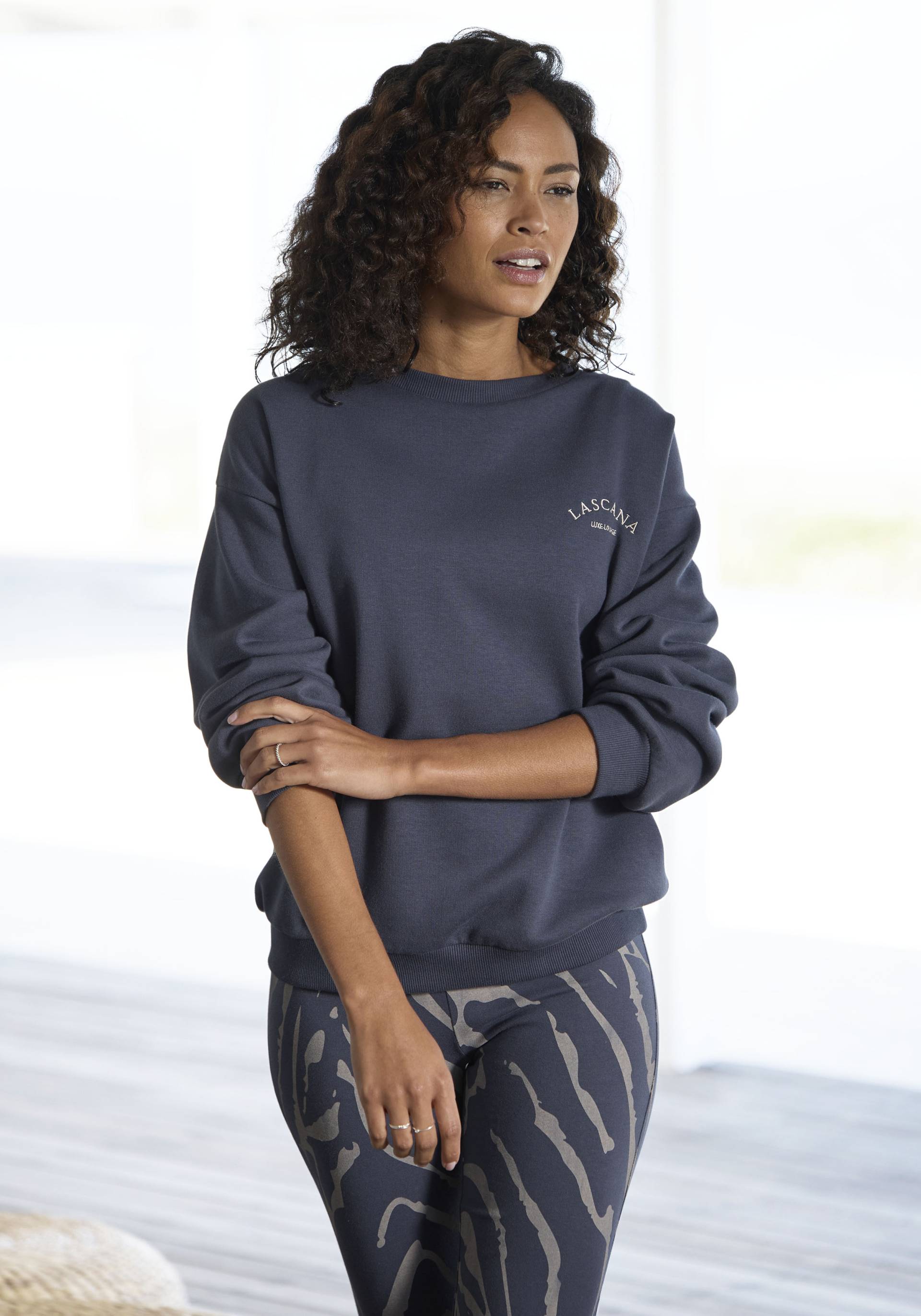 LASCANA Sweatshirt, mit weiten Ärmeln, Loungewear LASCANA Sweatshirt, mit weiten Ärmeln, Loungewear von Lascana