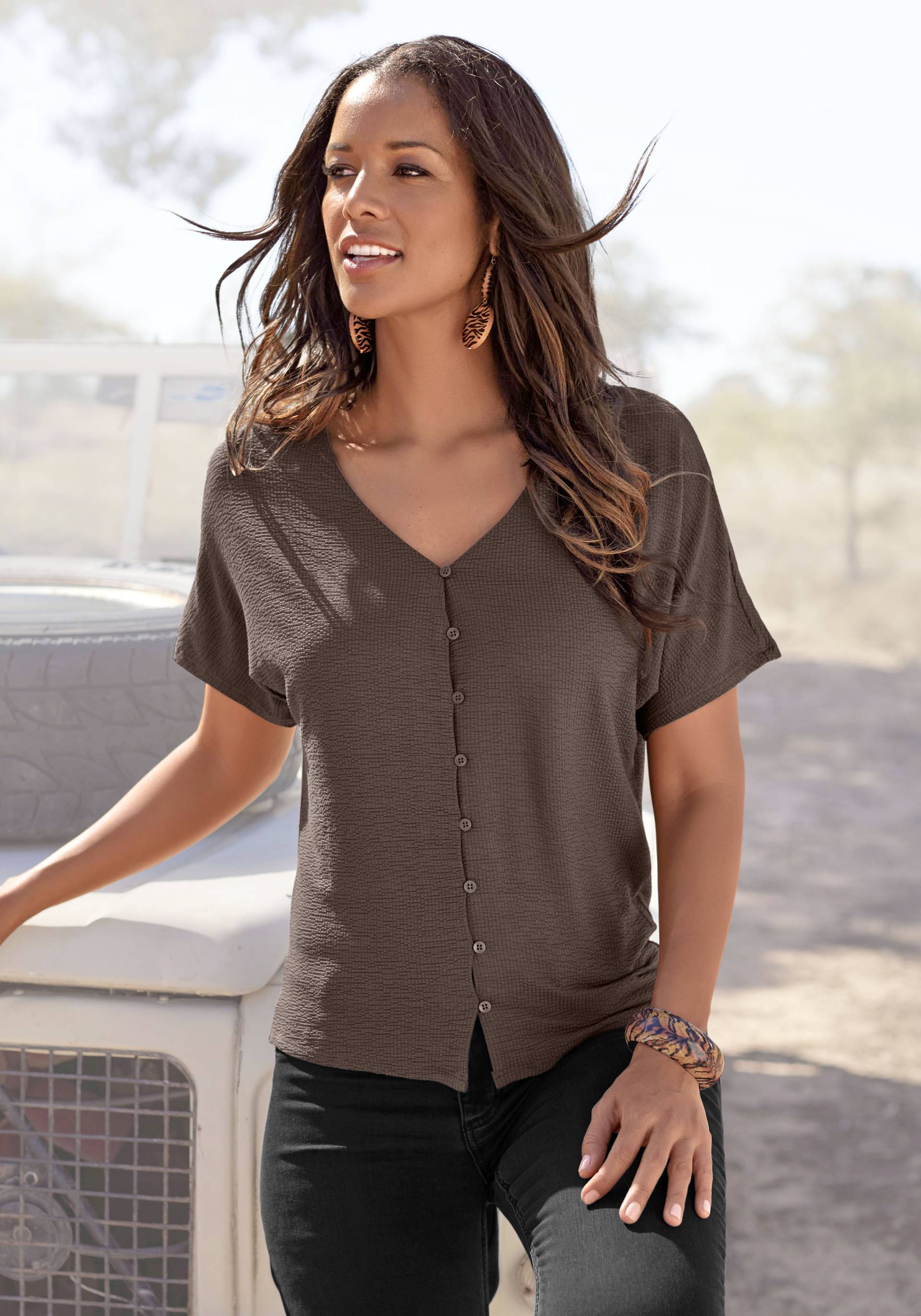 LASCANA T-Shirt, aus strukturierter Ware LASCANA T-Shirt, aus strukturierter Ware von Lascana