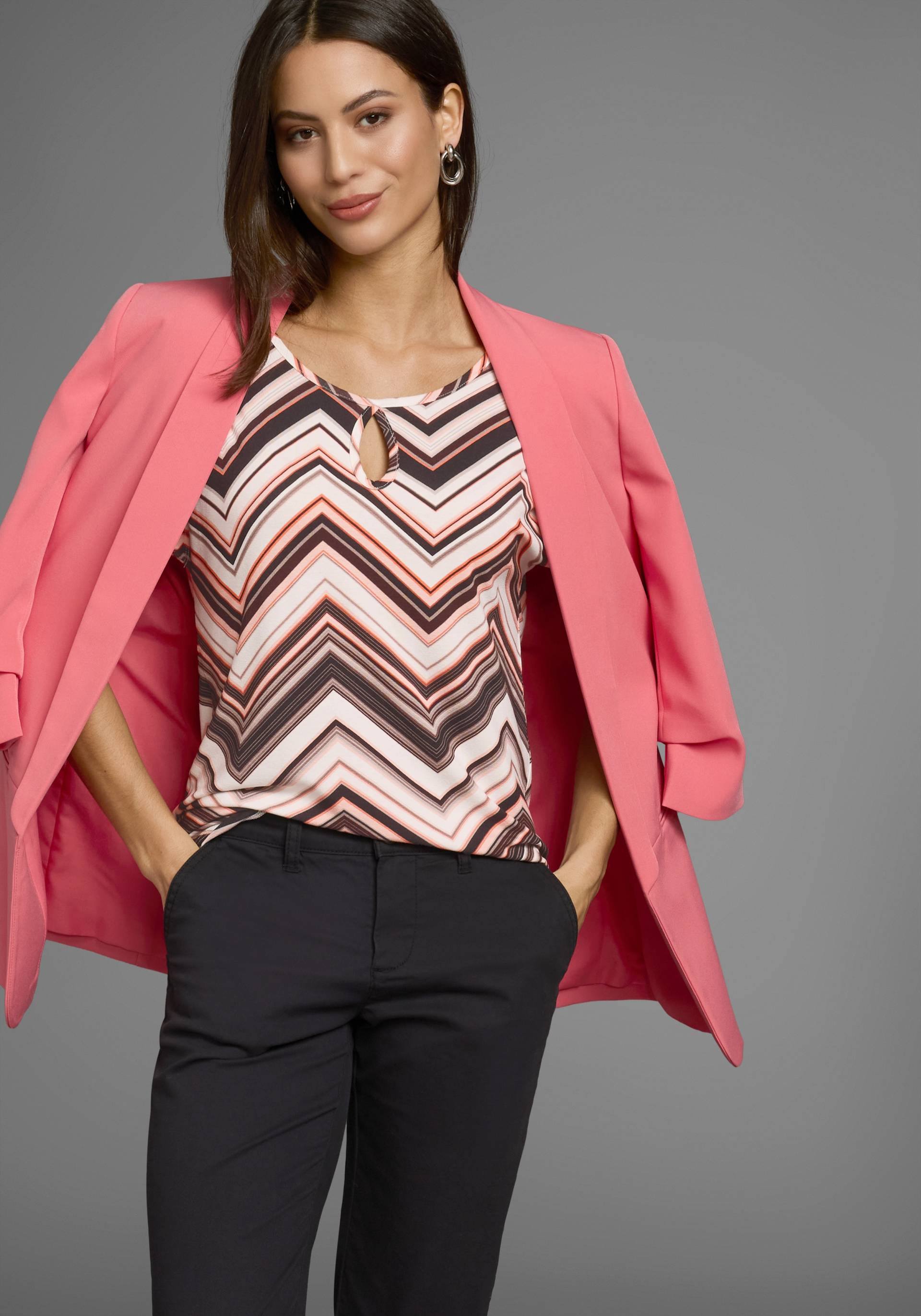 Laura Scott Rundhalsshirt, im Retro-Design mit Loch-Applikation - NEUE KOLLEKTION von Laura Scott
