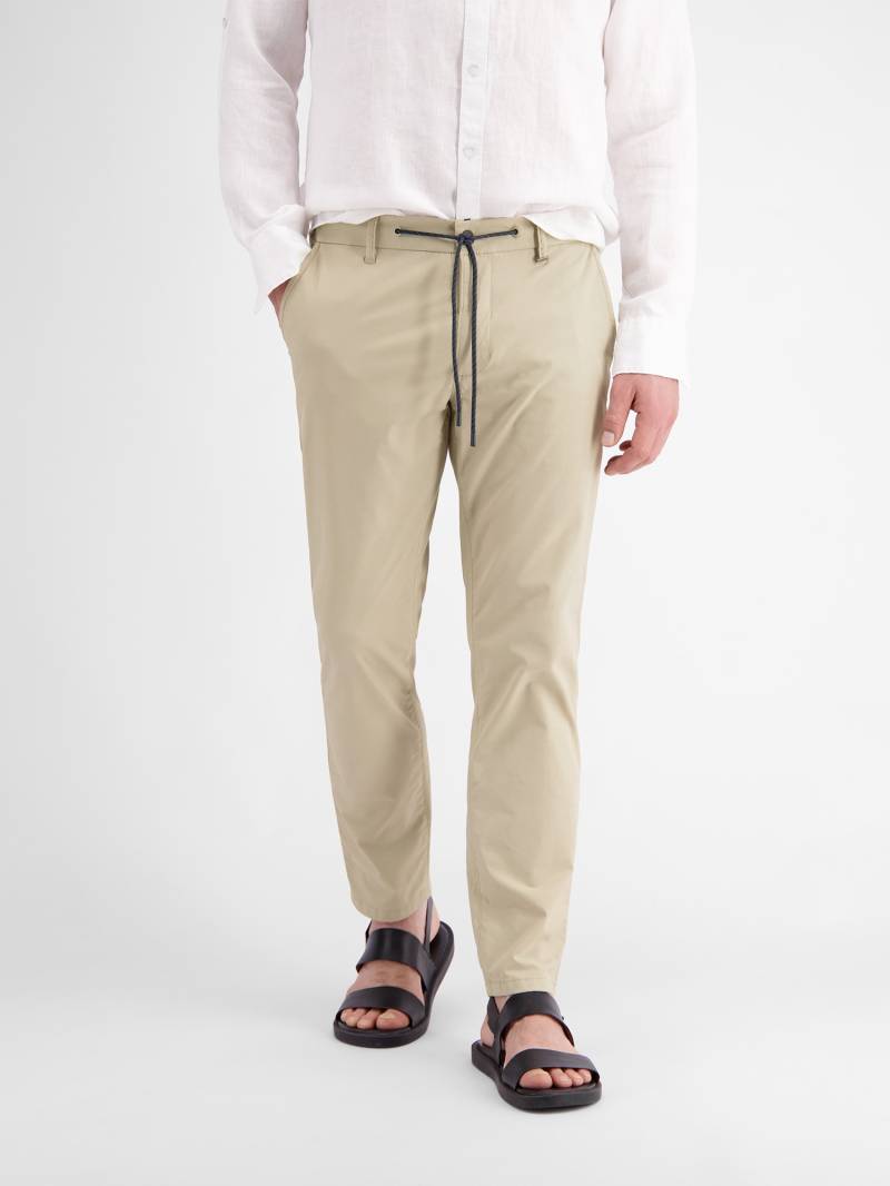 LERROS Chinohose »LERROS Leichte Hyper-Stretch Chino in Quick-Dry-Funktionalität« von Lerros
