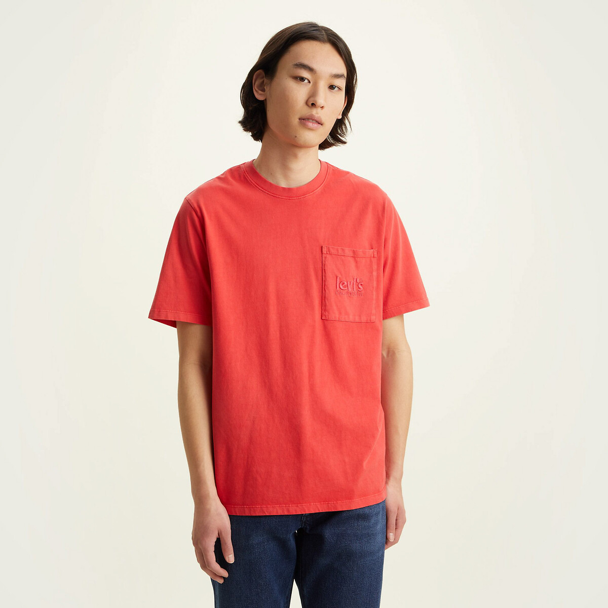T-Shirt, runder Ausschnitt und Brusttasche von Levi's