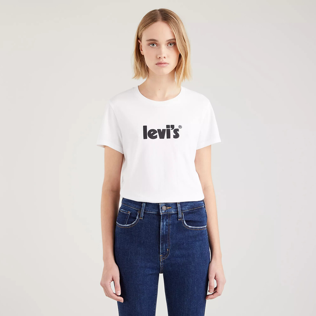 T-Shirt mit rundem Ausschnitt und Logo vorne von Levi's