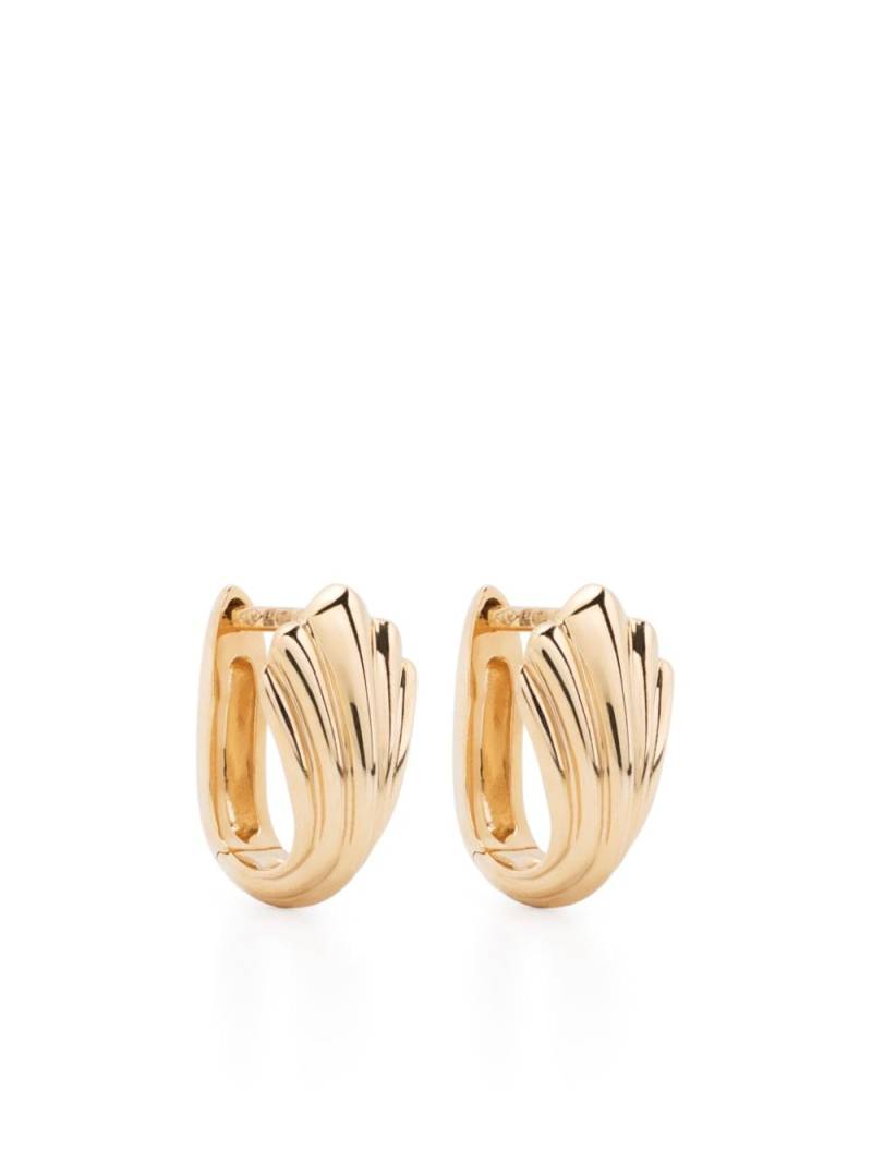 Lizzie Mandler Fine Jewelry 18kt yellow gold Fluted huggie hoop earrings von Lizzie Mandler Fine Jewelry