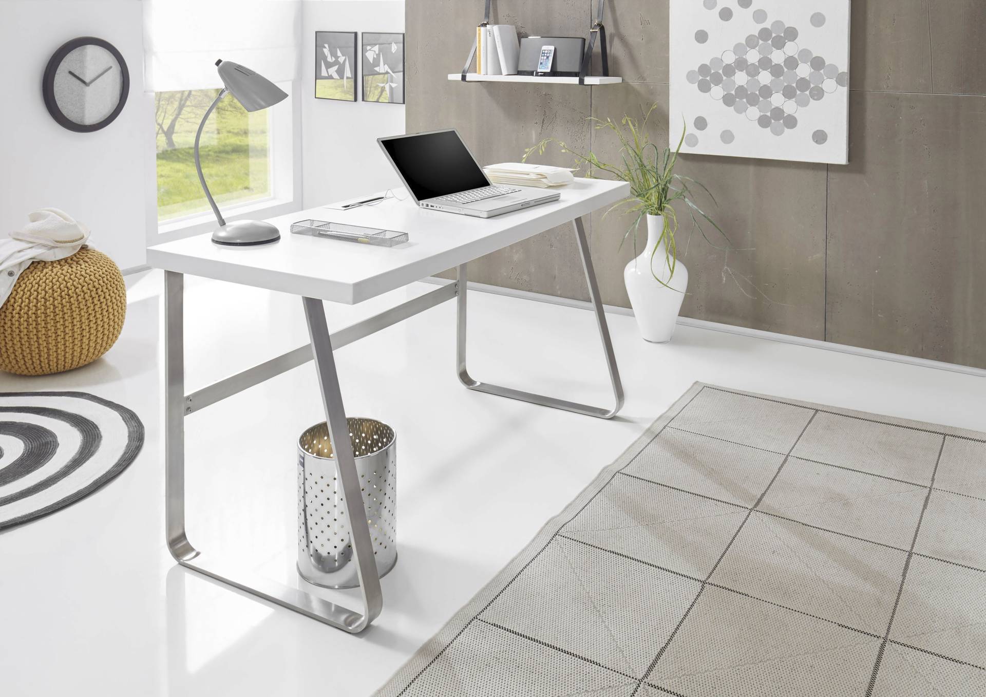 MCA furniture Schreibtisch »Beno«, 140 cm Breite mit Gestell in Edelstahloptik MCA furniture Schreibtisch »Beno«, 140 cm Breite mit Gestell in Edelstahloptik von MCA furniture