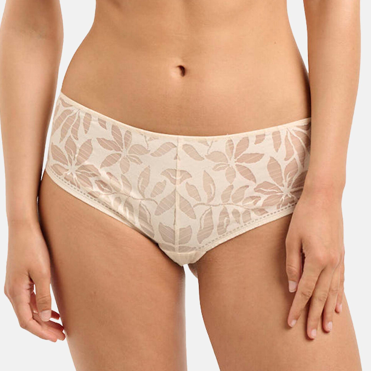 Shorty Emmy, Spitze von MISS SANS COMPLEXE