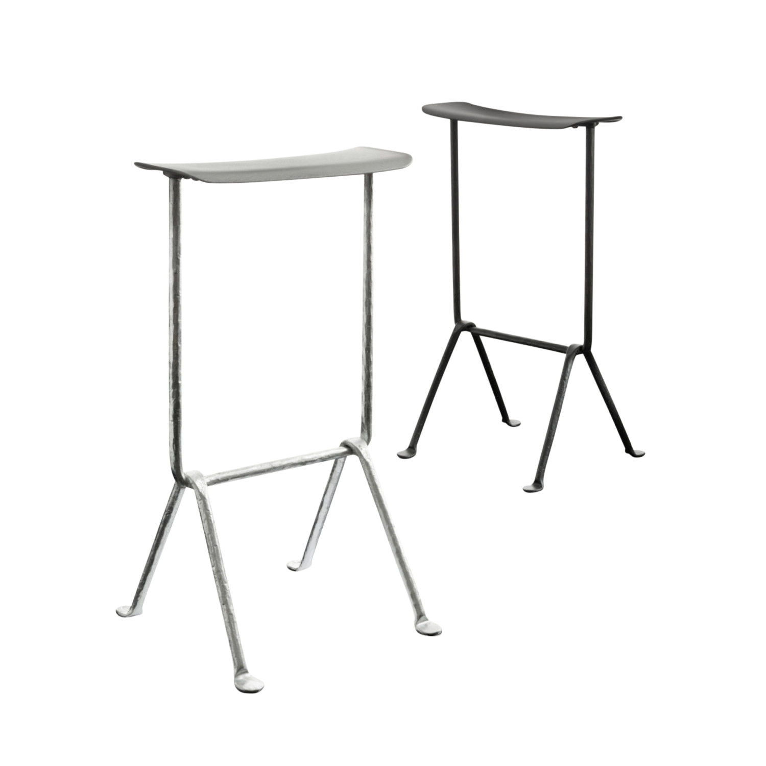 Officina Hocker, Sitz Polypropylen grau-metallisiert 1761 c, Gestell grau-anthrazit lackiert 5142, Höhe 65 cm Officina Hocker, Sitz Polypropylen grau-metallisiert 1761 c, Gestell grau-anthrazit lackiert 5142, Höhe 65 cm von Magis Spa