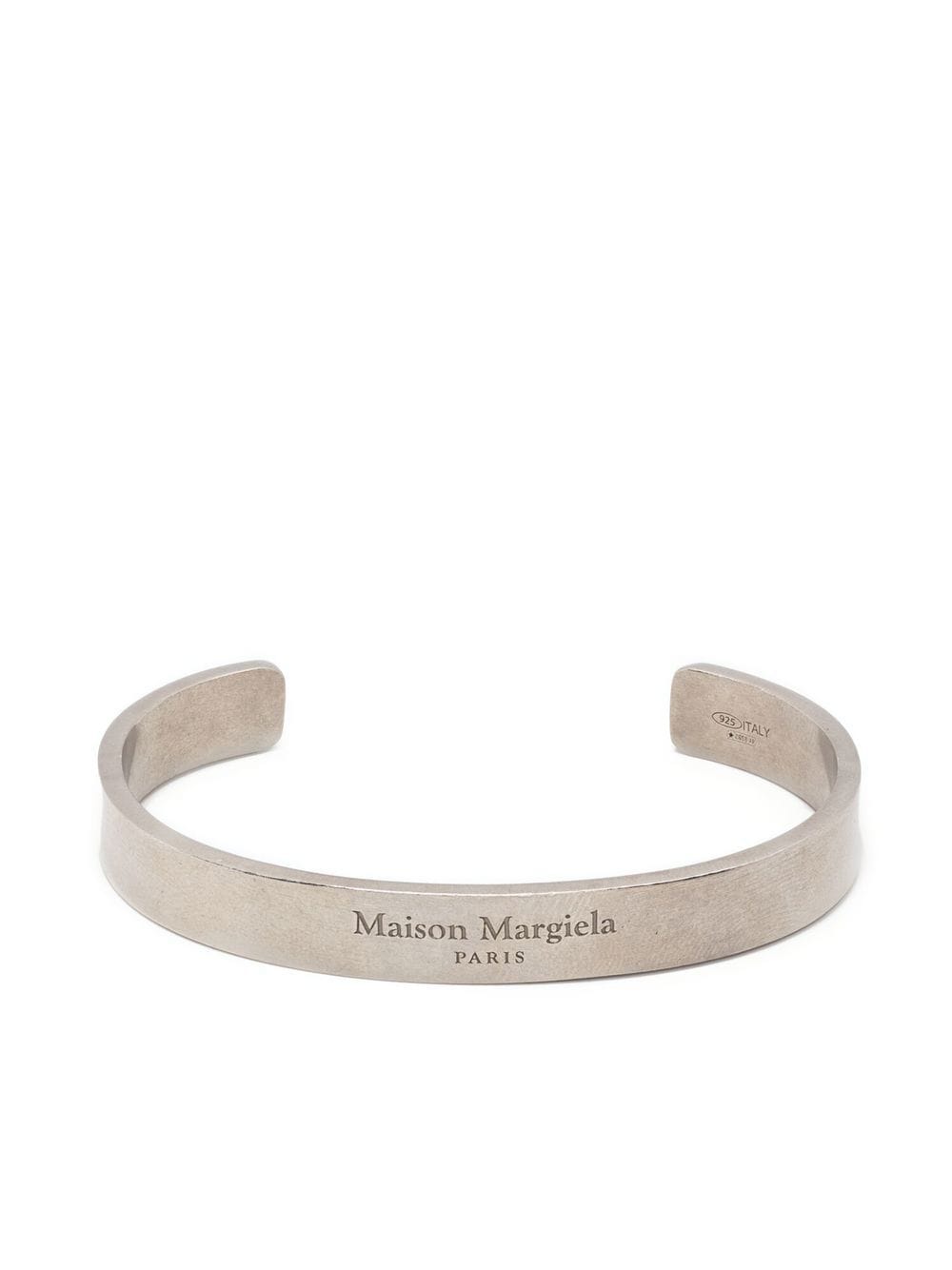 Maison Margiela logo-engraved cuff bracelet - Silver von Maison Margiela