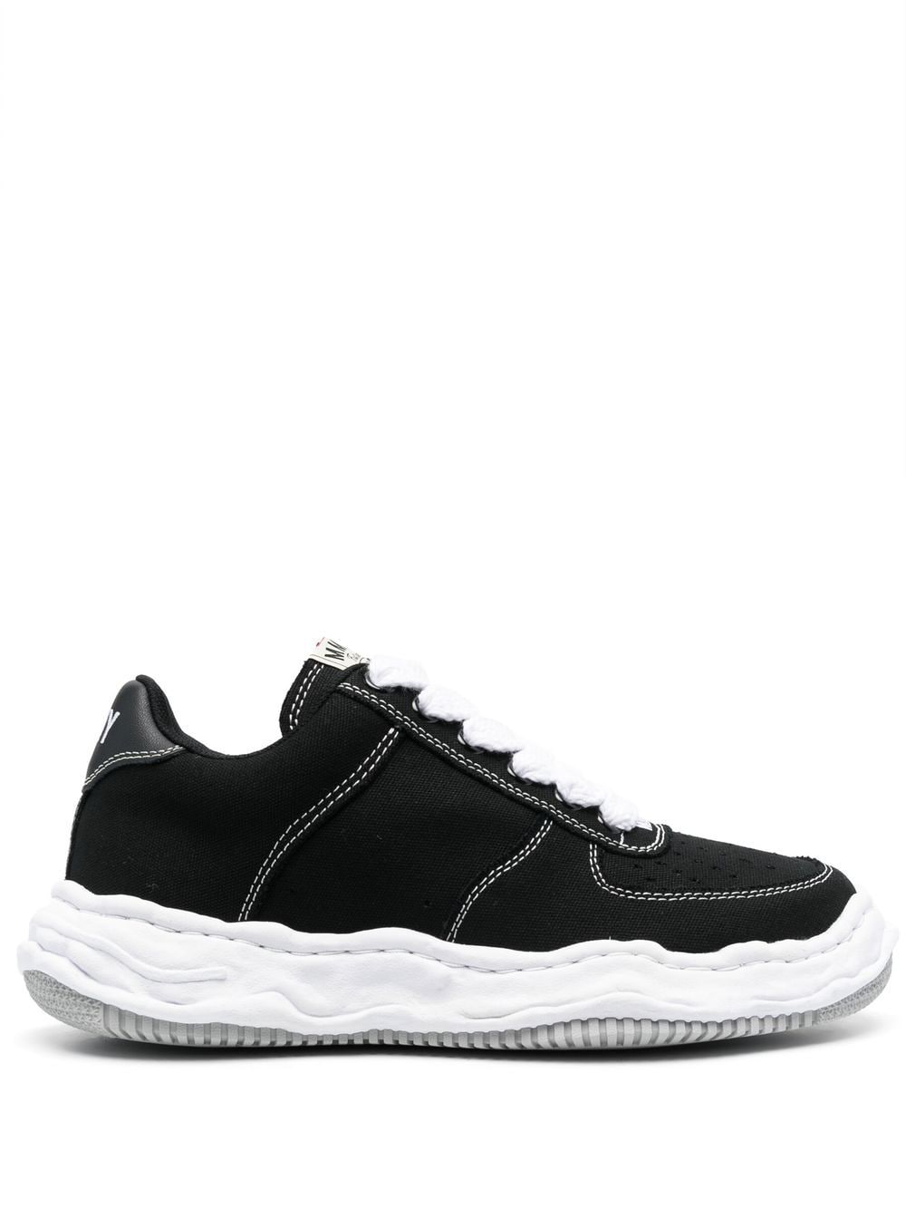 Maison Mihara Yasuhiro lace-up low-top sneakers - Black von Maison Mihara Yasuhiro