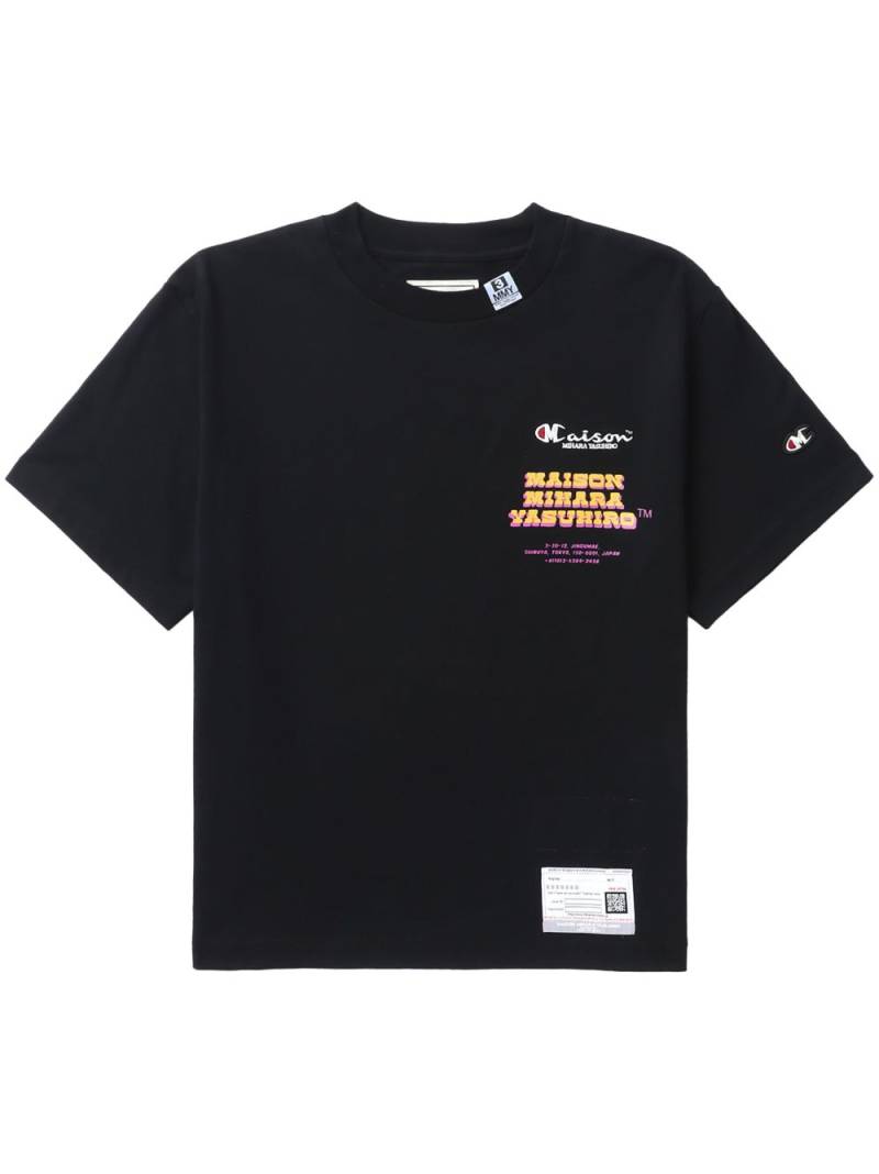 Maison Mihara Yasuhiro logo-print cotton T-shirt - Black von Maison Mihara Yasuhiro