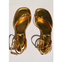 Riemen-Sandale im Metallic-Look von Mango