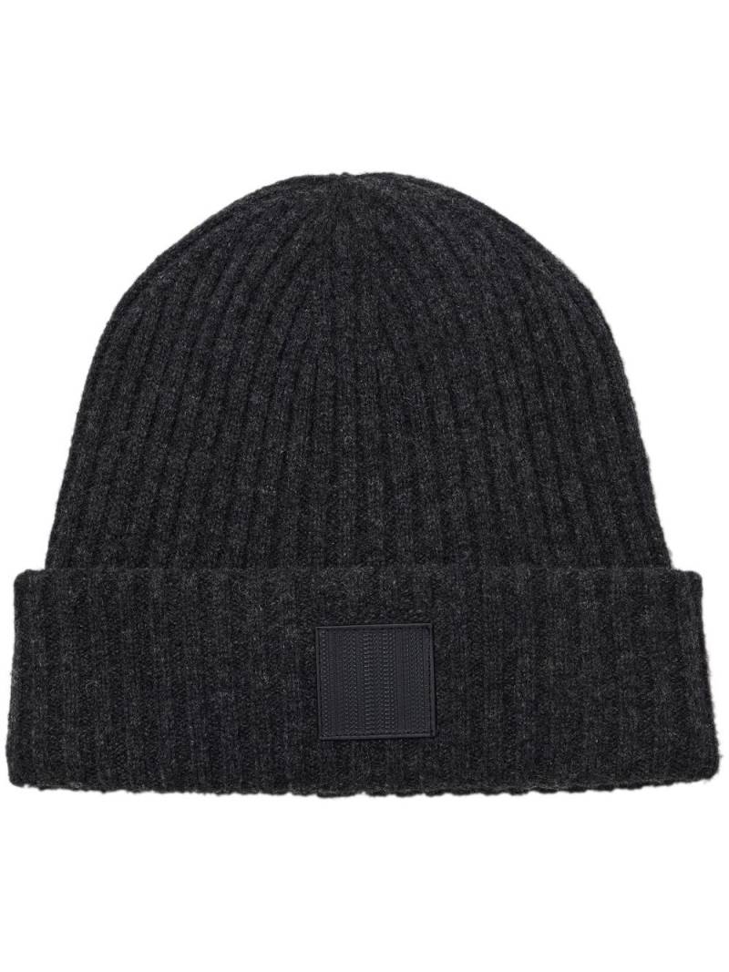 Marc Jacobs ribbed logo-patch beanie - Black von Marc Jacobs