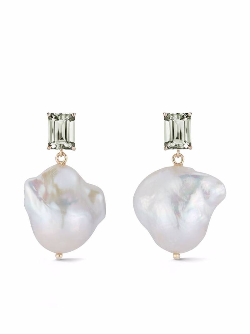 Mateo 14kt yellow gold Baroque pearl and green amethyst drop earrings von Mateo