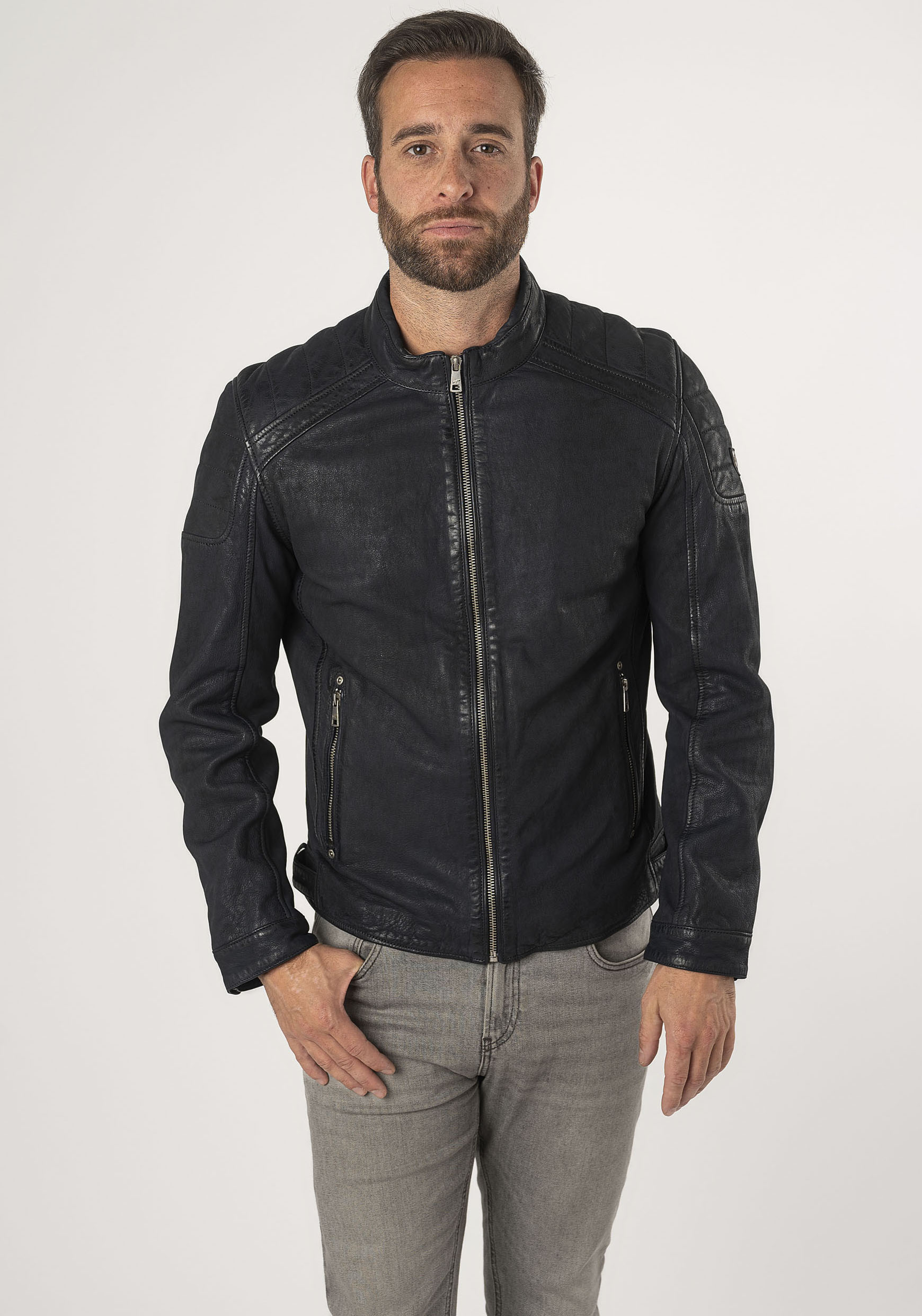 Mauritius Lederjacke »MMChesney«, mit Reissverschluss, Reissverschlusstaschen, Ziersteppung Mauritius Lederjacke »MMChesney«, mit Reissverschluss, Reissverschlusstaschen, Ziersteppung von Mauritius