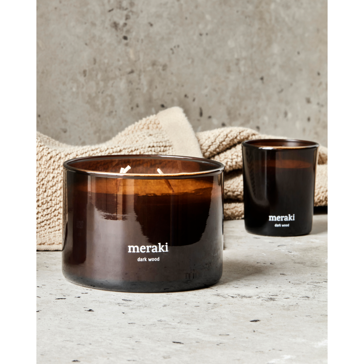 Meraki Home - Duftkerze Dark Wood von Meraki