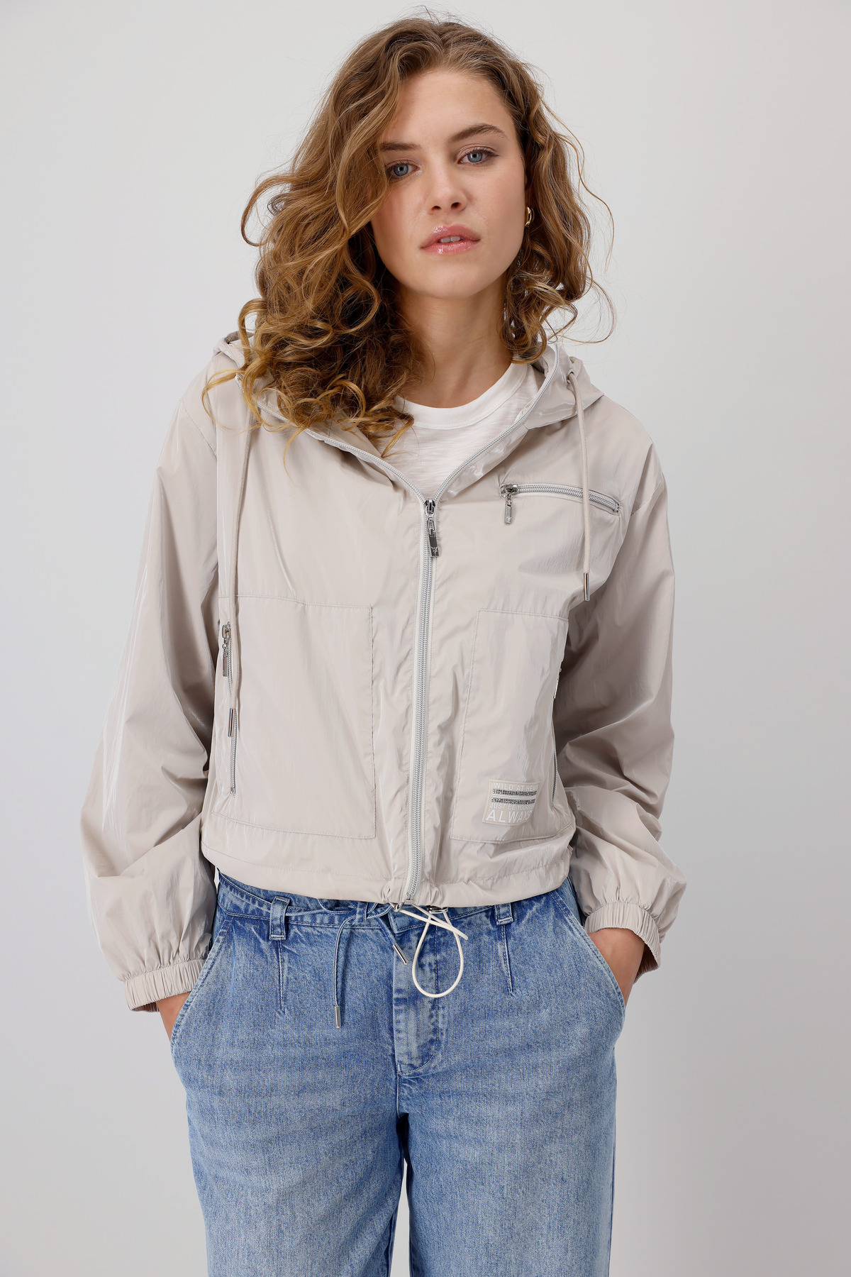 Monari Kurzjacke, mit Kapuze, mit Kapuze Monari Kurzjacke, mit Kapuze, mit Kapuze von Monari
