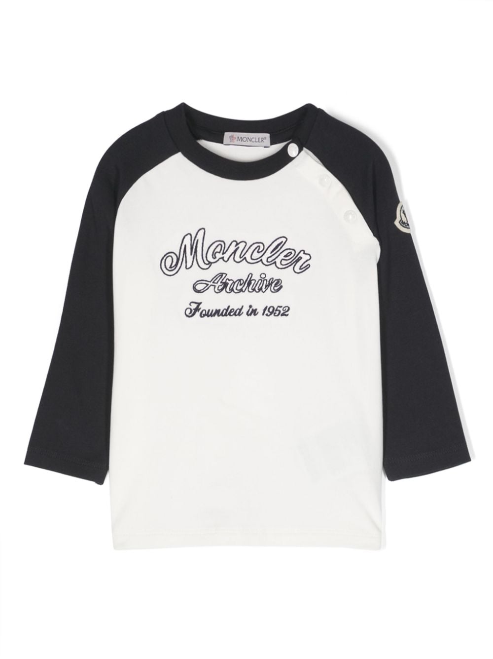 Moncler Enfant logo-embroidered long-sleeved jersey T-shirt - White von Moncler Enfant