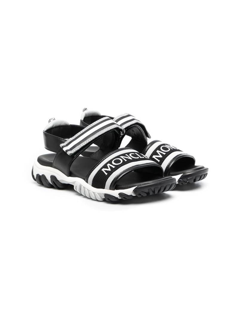 Moncler Enfant logo-front strappy sandals - Black von Moncler Enfant