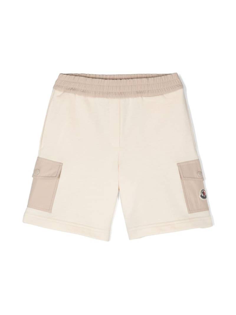 Moncler Enfant logo-patch cargo shorts - Neutrals von Moncler Enfant