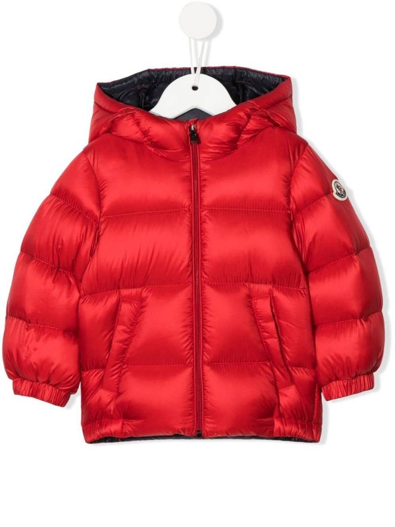 Moncler Enfant logo-patch goose-down jacket - Red von Moncler Enfant