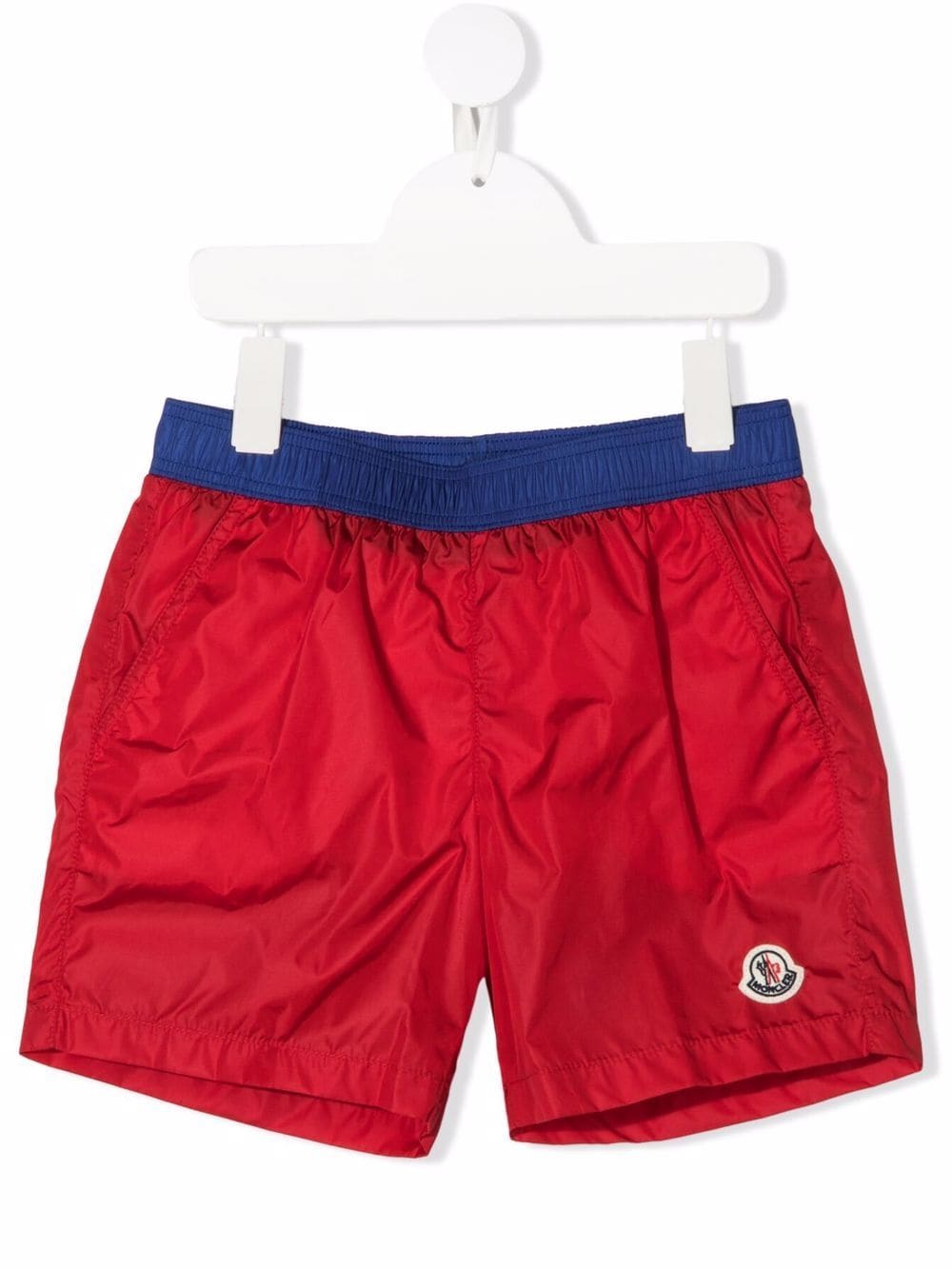 Moncler Enfant logo-patch swim shorts - Red von Moncler Enfant