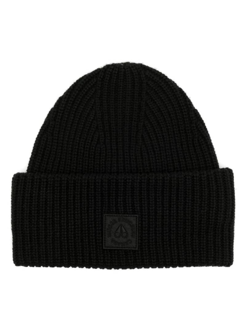 Moose Knuckles logo-patch ribbed-knit beanie - Black von Moose Knuckles