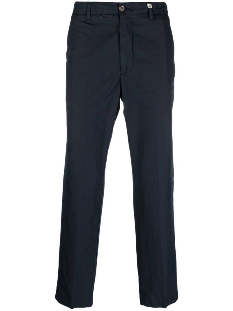 Myths mid-rise tapered chino trousers - Blue von Myths