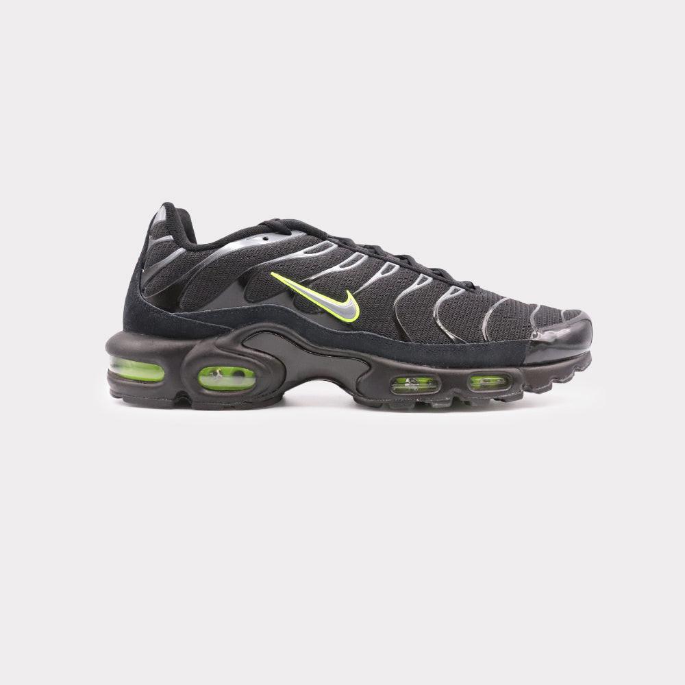 Nike Air Max Plus - Black Volt Herren Schwarz 42 von NIKE