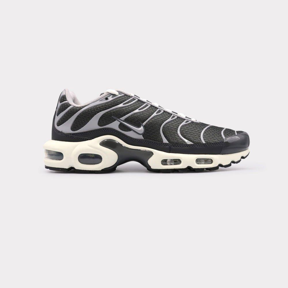 Nike Air Max Plus - Greyscale Herren  42 von NIKE