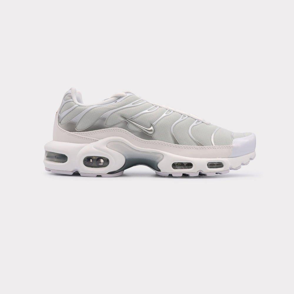 Nike Air Max Plus - White Metallic Silver Damen  42.5 von NIKE