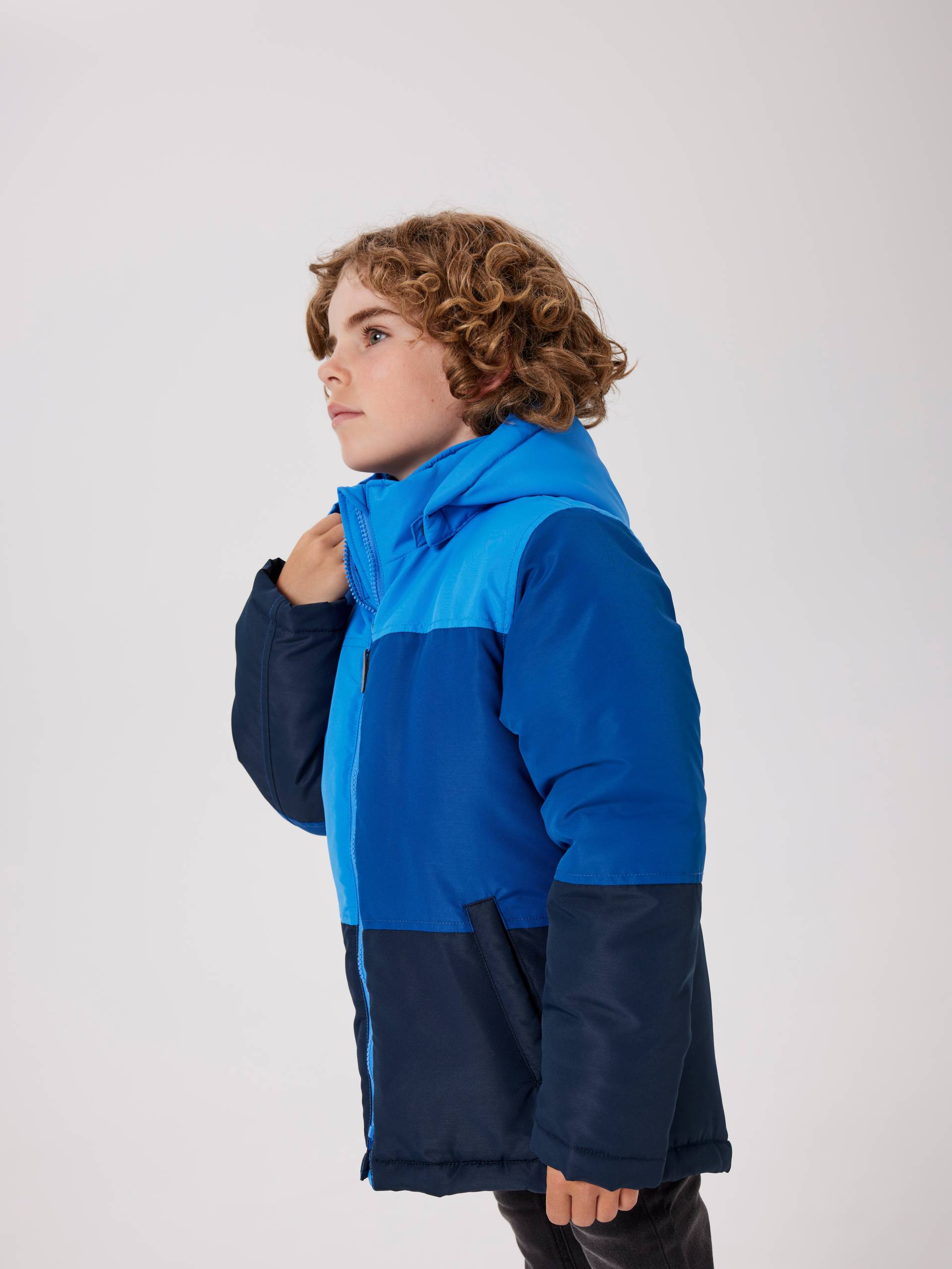 Name It Softshelljacke »NKMMAX JACKET BLOCKS2 NOOS«, mit Kapuze, mit dekorativen, reflektierenden Details Name It Softshelljacke »NKMMAX JACKET BLOCKS2 NOOS«, mit Kapuze, mit dekorativen, reflektierenden Details von Name It