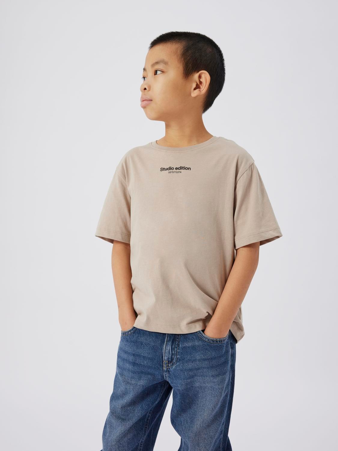 Name It T-Shirt »NKMBRODY SS NREG TOP NOOS« Name It T-Shirt »NKMBRODY SS NREG TOP NOOS« von Name It