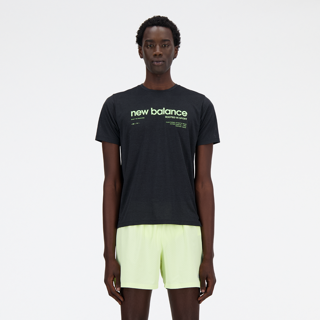 New Balance Herren Funktionsshirt NB Athletics Printed Run T-Shirt, Schwarz, ideal für Training, Fitness & Running von New Balance