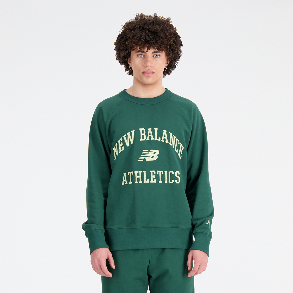 New Balance Herren Sweatshirt und Pullover Athletics Varsity Fleece Crewneck, Grün, Relaxed Fit Fit, ideal für Freizeit & Reisen von New Balance