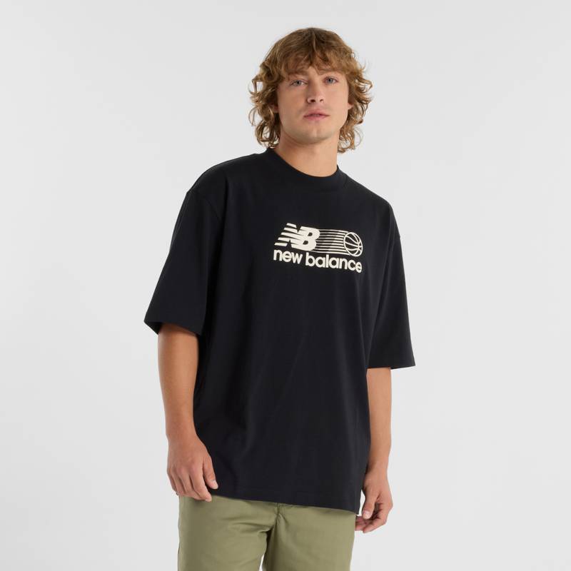 New Balance Hoops Graphic T-Shirt Oversized Fit Herren, schwarz, Grösse: XS von New Balance