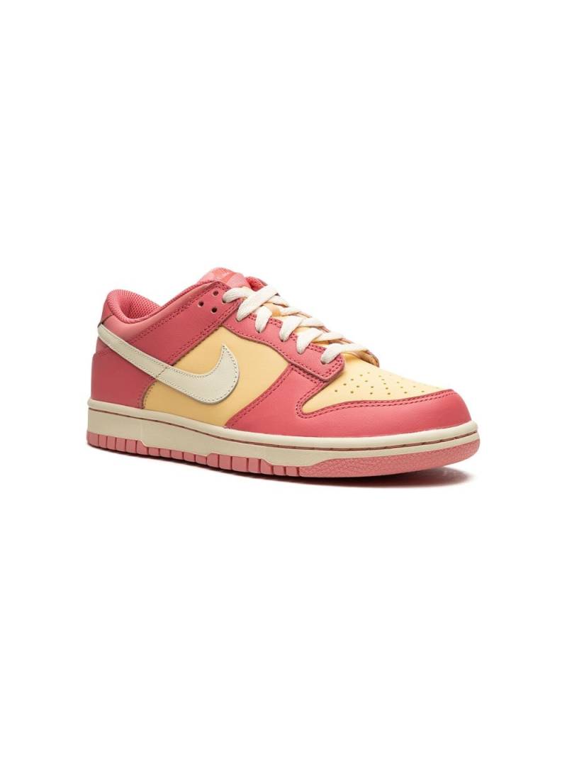 Nike Kids Dunk Low "Strawberry/Peach Cream" sneakers - Red von Nike Kids