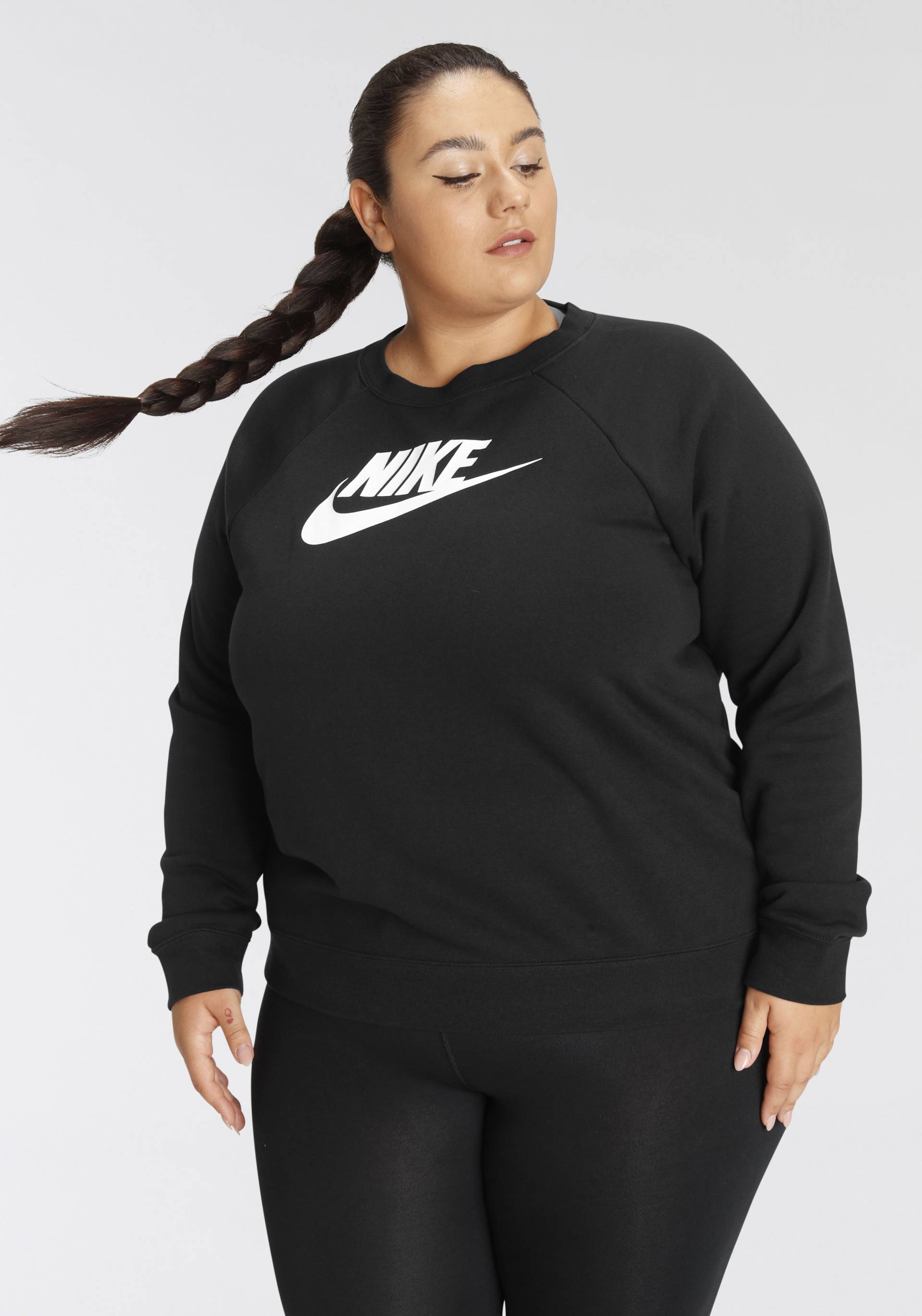 Nike Sportswear Sweatshirt »ESSENTIAL WOMENS FLEECE CREW (PLUS SIZE)« von Nike Sportswear