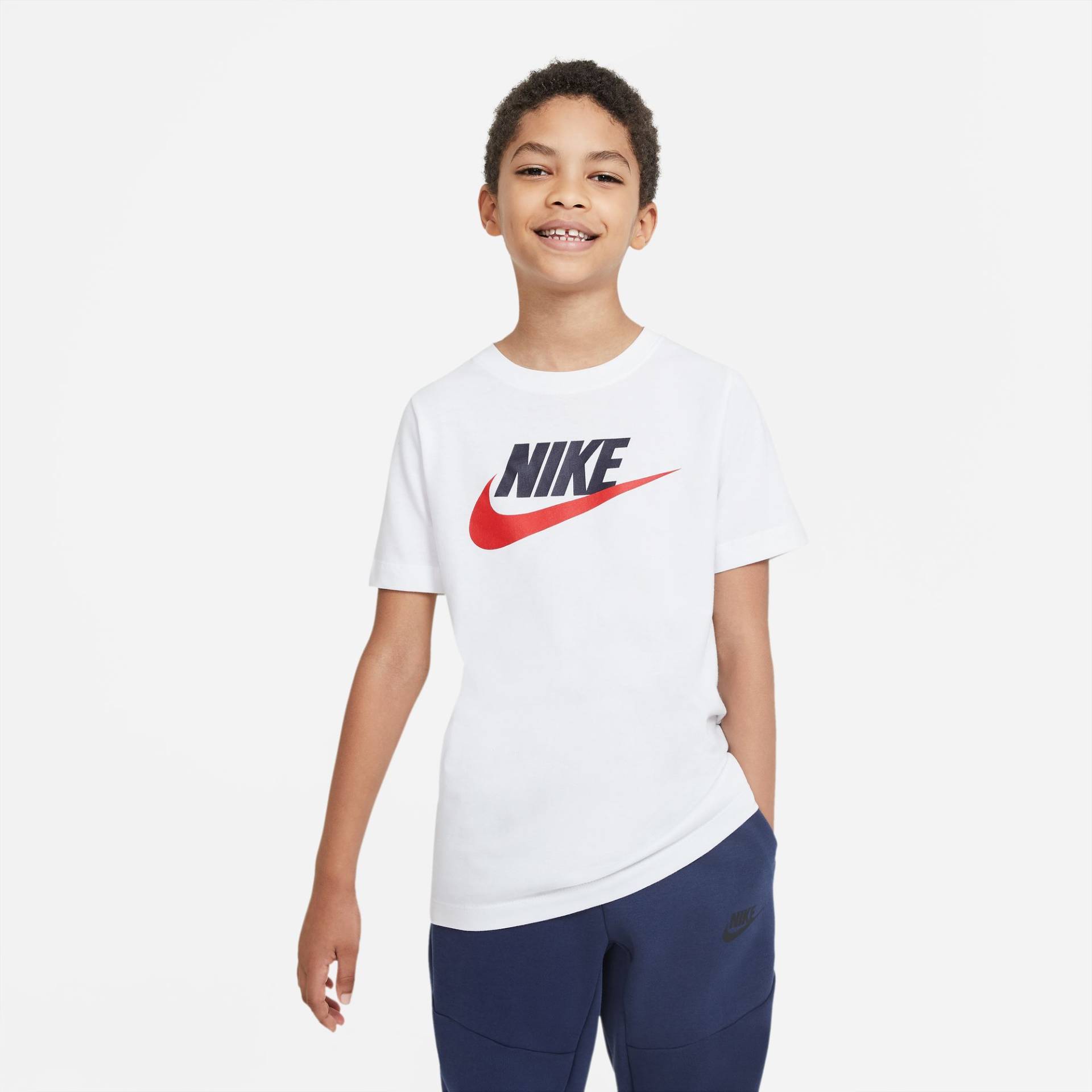 Nike Sportswear T-Shirt »BIG KIDS' COTTON T-SHIRT« Nike Sportswear T-Shirt »BIG KIDS' COTTON T-SHIRT« von Nike Sportswear