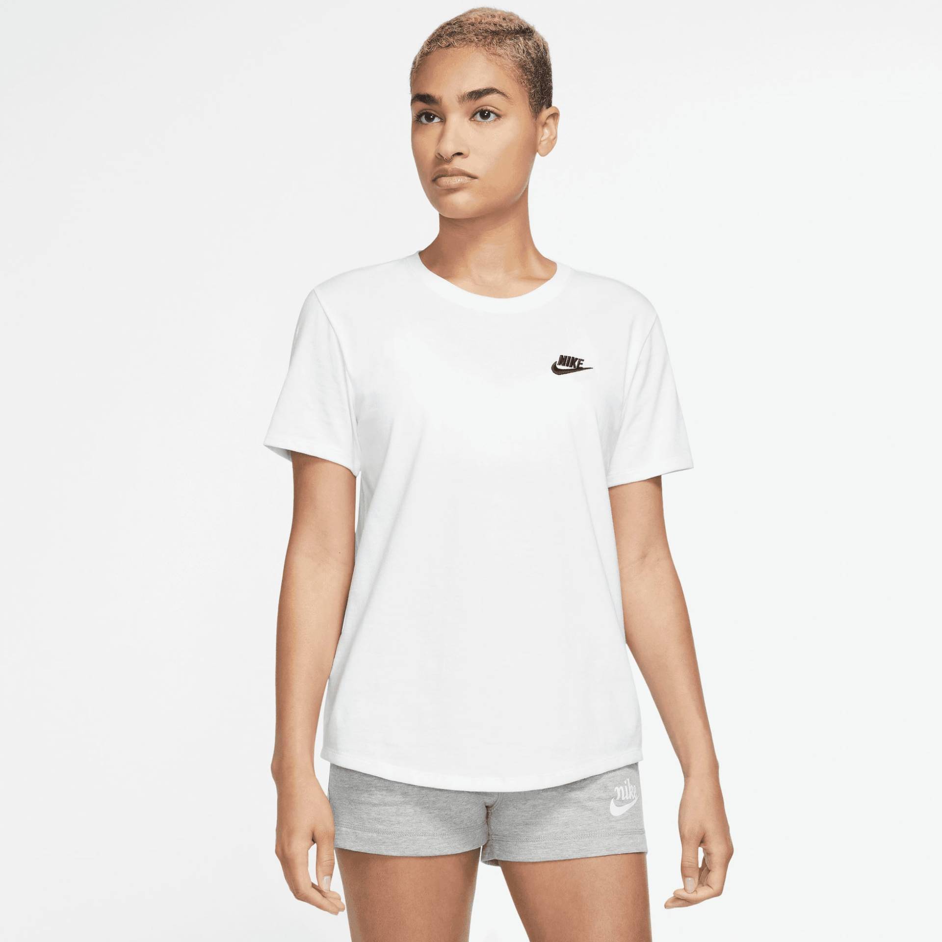 Nike Sportswear T-Shirt »CLUB ESSENTIALS WOMEN'S T-SHIRT« von Nike Sportswear