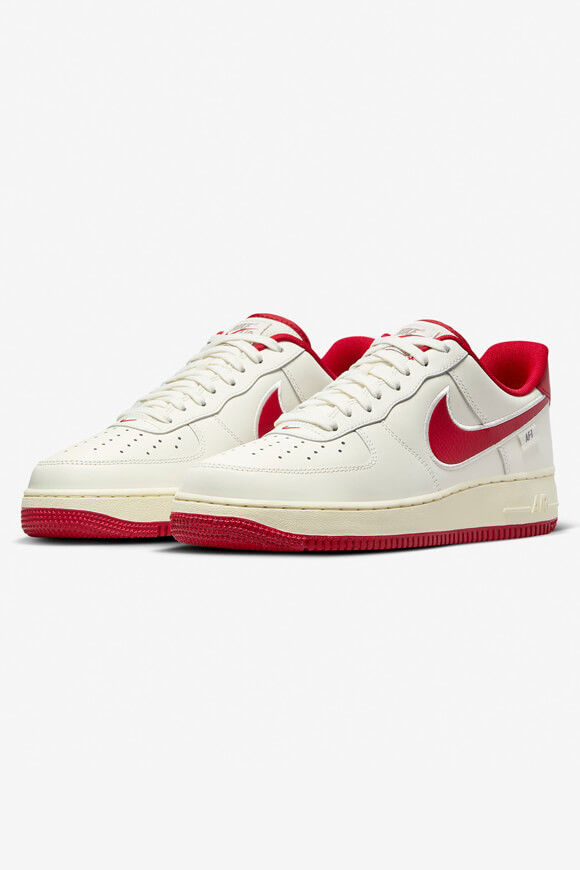 Nike Air Force 1 '07 Sneaker | Sail + Coconut Milk + Gym Red | Herren | EU42.5 Nike Air Force 1 '07 Sneaker | Sail + Coconut Milk + Gym Red | Herren | EU42.5 von Nike