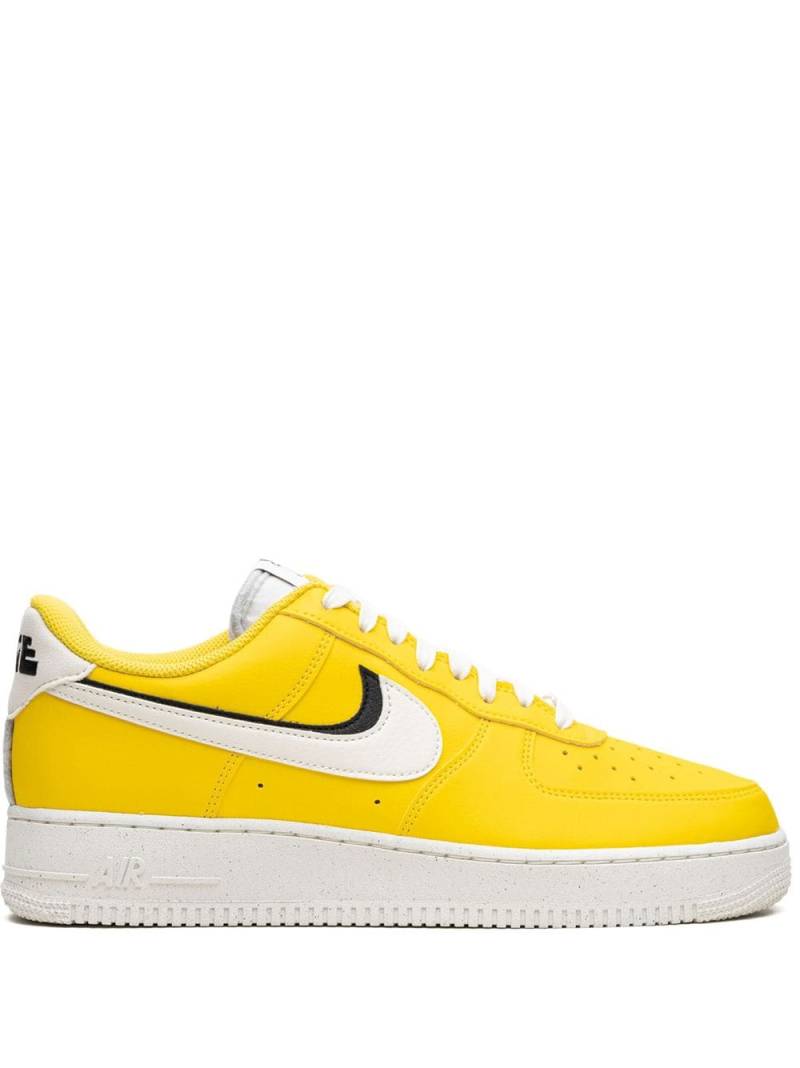 Nike Air Force 1 Low '07 LV8 "Tour Yellow" sneakers von Nike