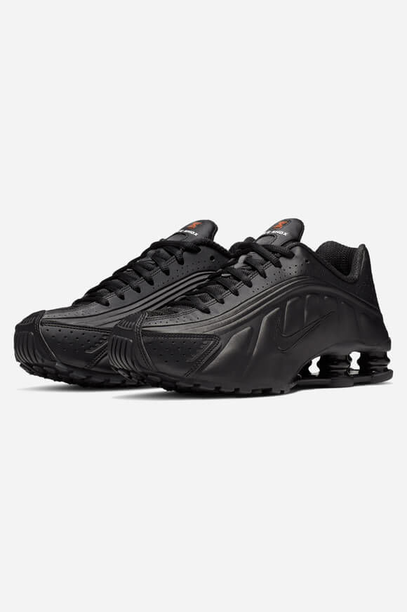 Nike Shox R4 Sneaker | Black + Max Orange | Damen | EU39 Nike Shox R4 Sneaker | Black + Max Orange | Damen | EU39 von Nike