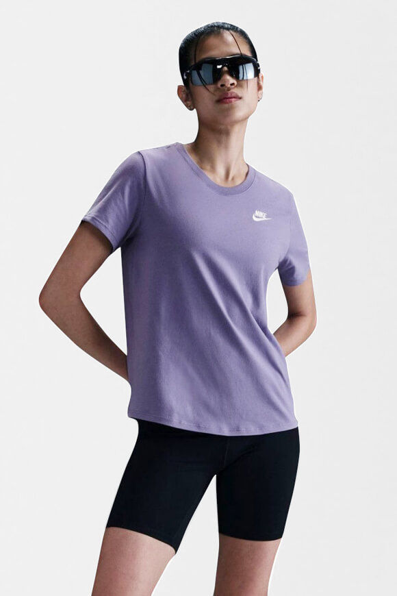 Nike Sportswear Club Essentials T-Shirt | Dusty Amethyst | Damen  | S von Nike