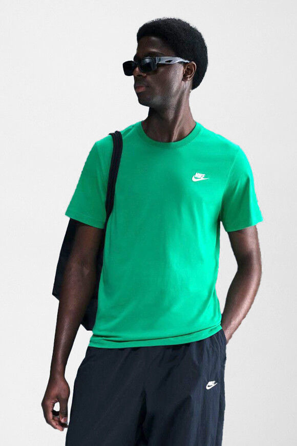 Nike Sportswear Club T-Shirt | Green | Herren  | L von Nike