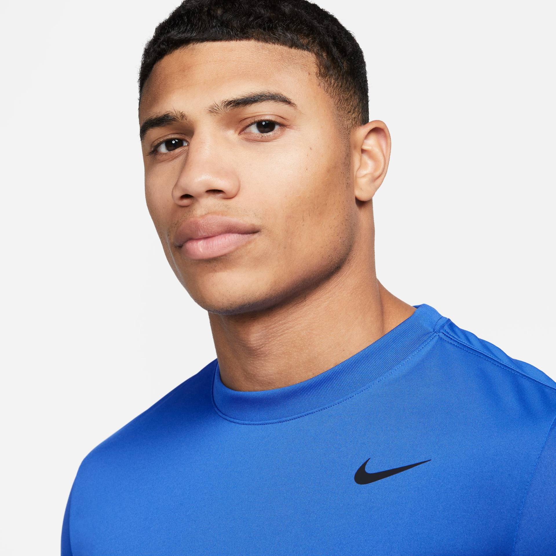 Nike Trainingsshirt »DRI-FIT LEGEND MEN'S LONG-SLEEVE FITNESS TOP« Nike Trainingsshirt »DRI-FIT LEGEND MEN'S LONG-SLEEVE FITNESS TOP« von Nike