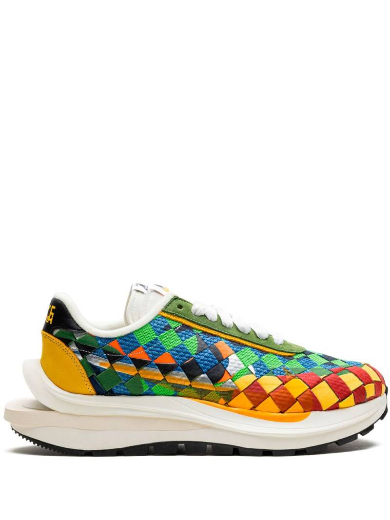 Nike x sacai x Jean Paul Gaultier Vaporwaffle Woven "Green Gusto" sneakers von Nike