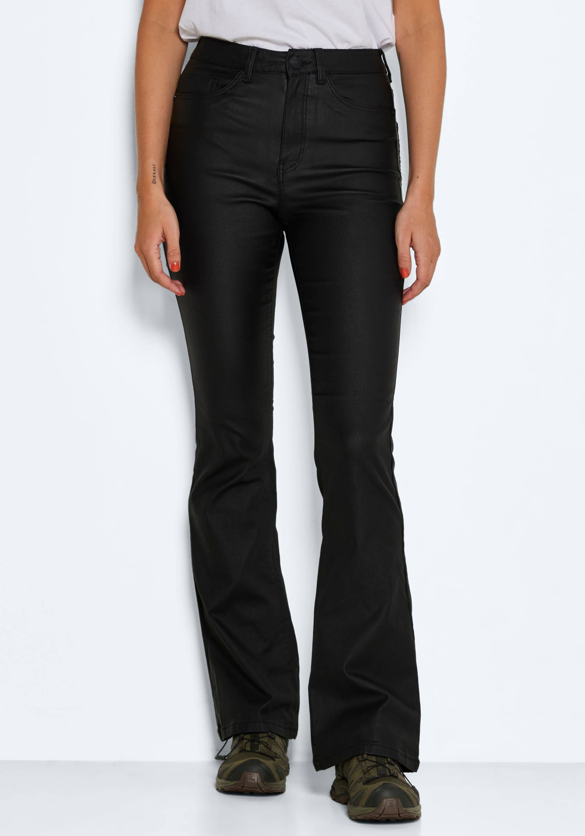 Noisy may Lederimitathose »NMSALLIE HW FLARE COATED PANTS NOOS« von Noisy May